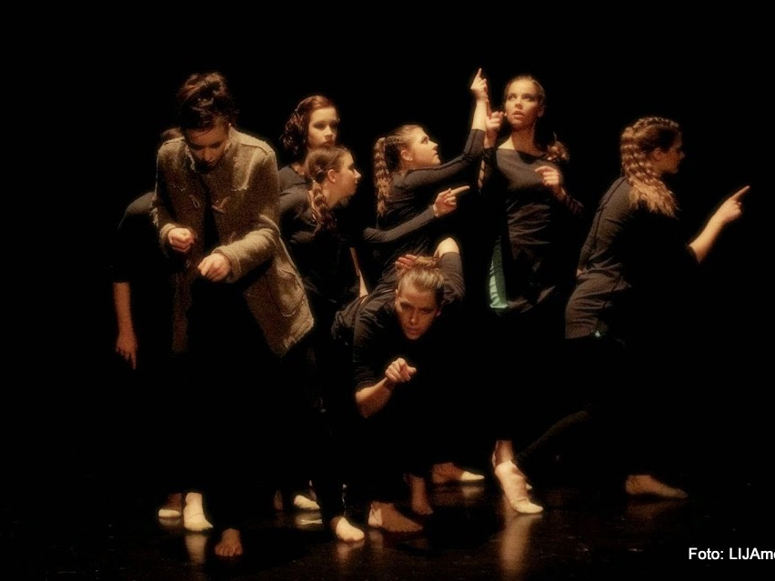 KRATEK STIK, plesna predstava, april 2014